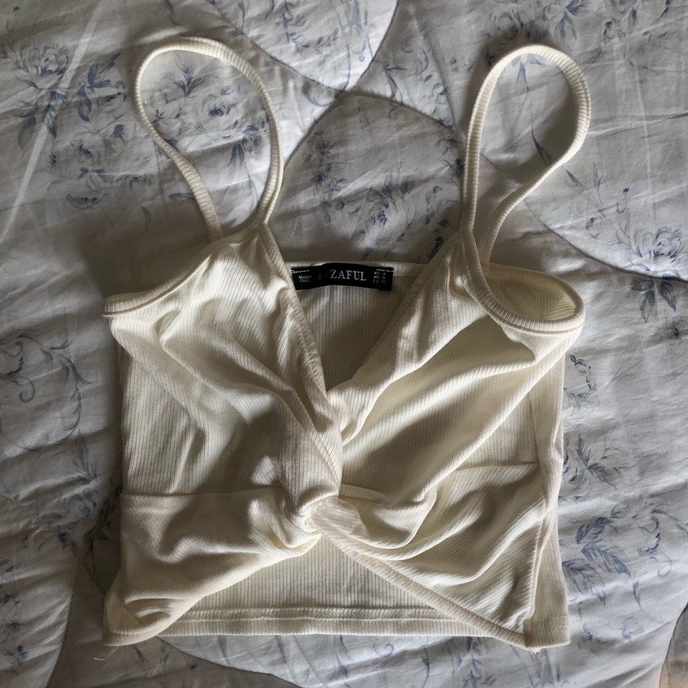 🍦ZAFUL Cream Cropped Ribbed Tank Top with Twist Front 🍦